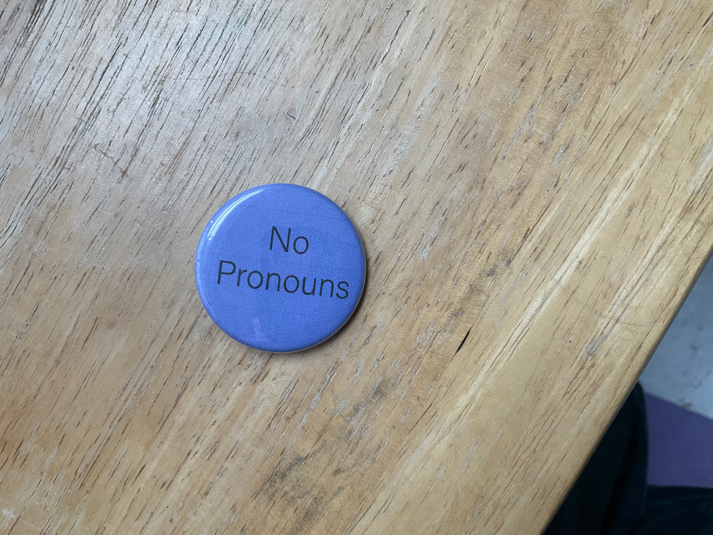 Pin - No pronouns (pronomen)