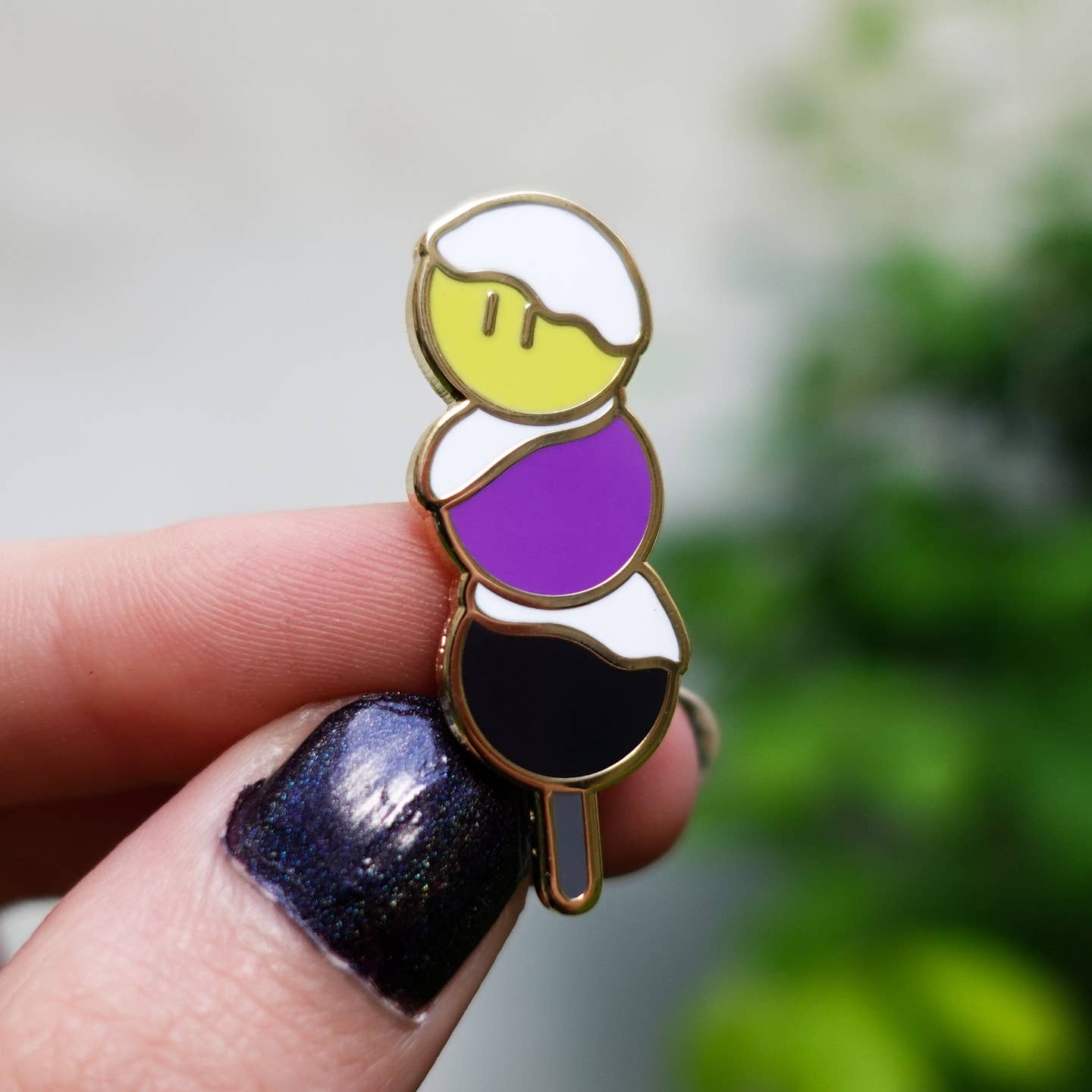 Pin - Ickebinär (Dango)