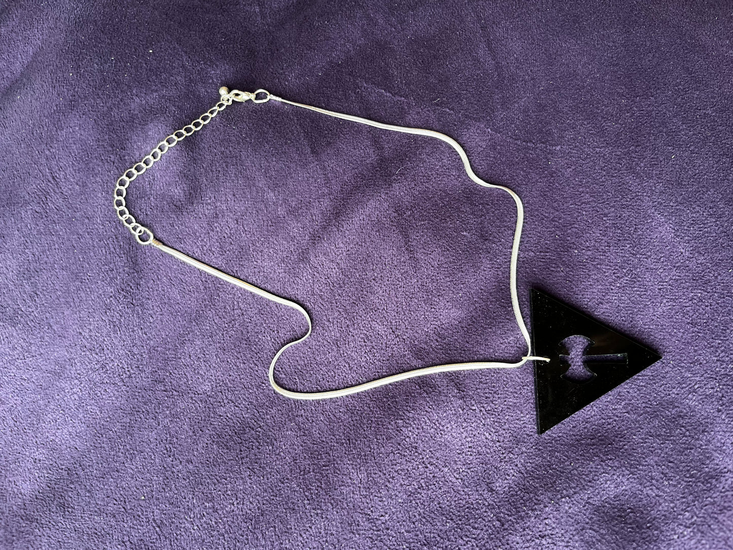 Lesbiskt halsband - svart labrys trekant